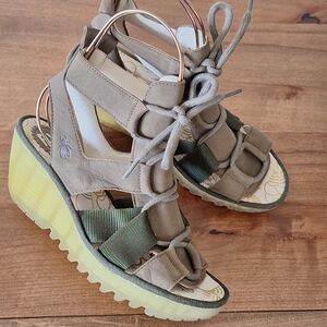 FLY LONDON Yaca Green Leather Lace Up Wedge Sandals 38 Like NEW